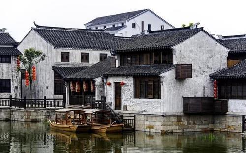 逃离奇异森林